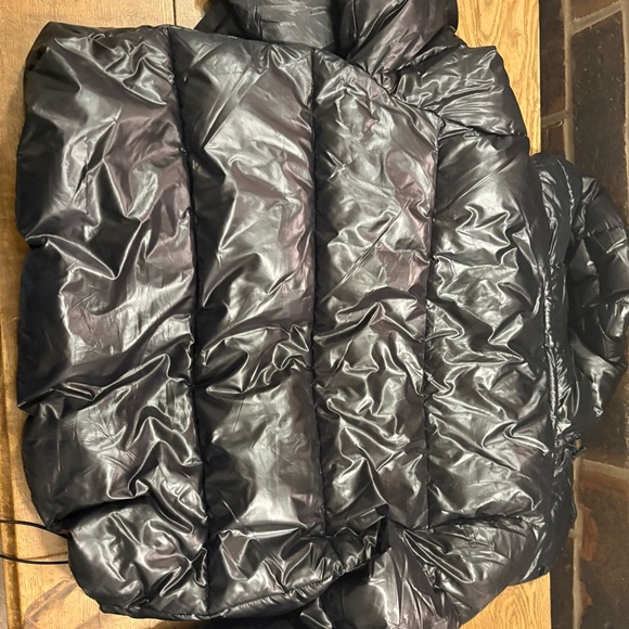GAP Women's Shiny Black Puffer Jacket - Picture 4 of 4